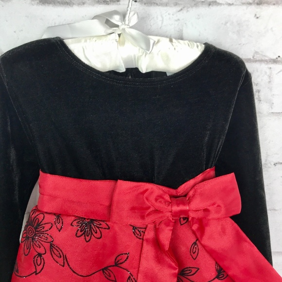 Girls Size 4T Stretch Velvet Dress - Picture 5 of 8